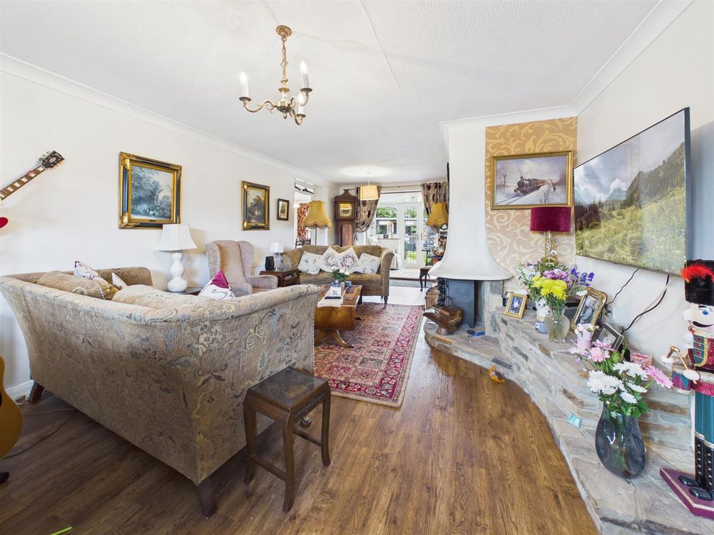 Property photo 3 of 18 Cam05510G0-Pr0198-Still009.Jpg