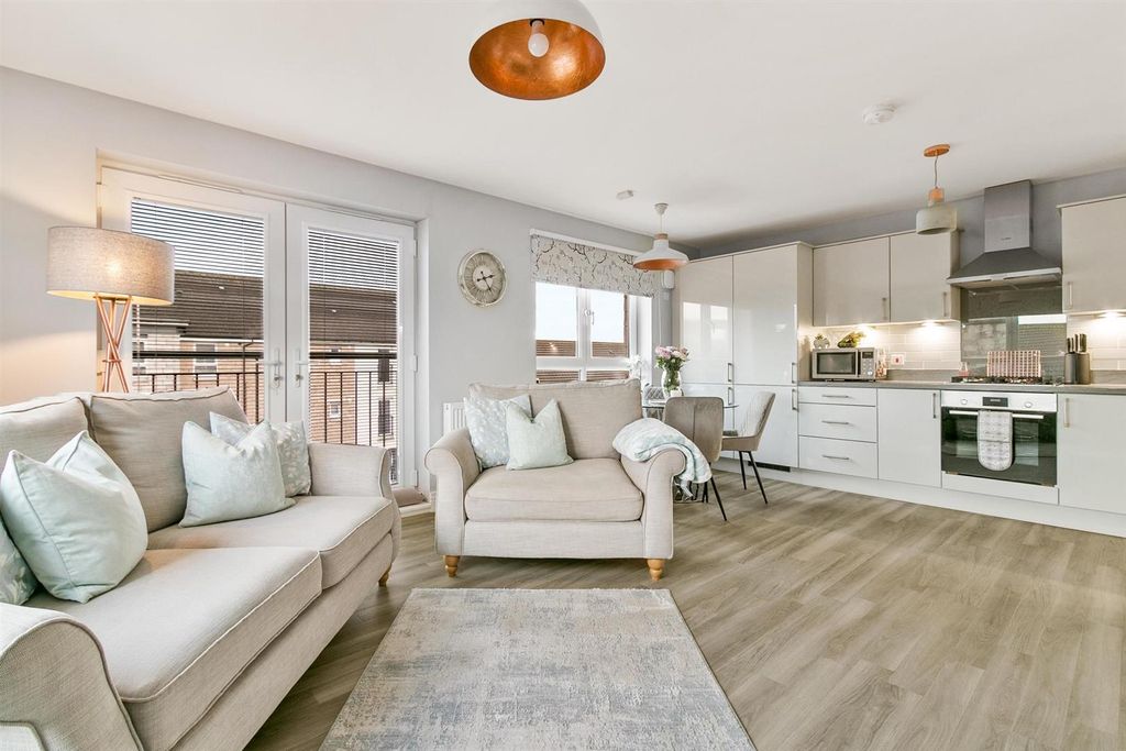 Property photo 2 of 26