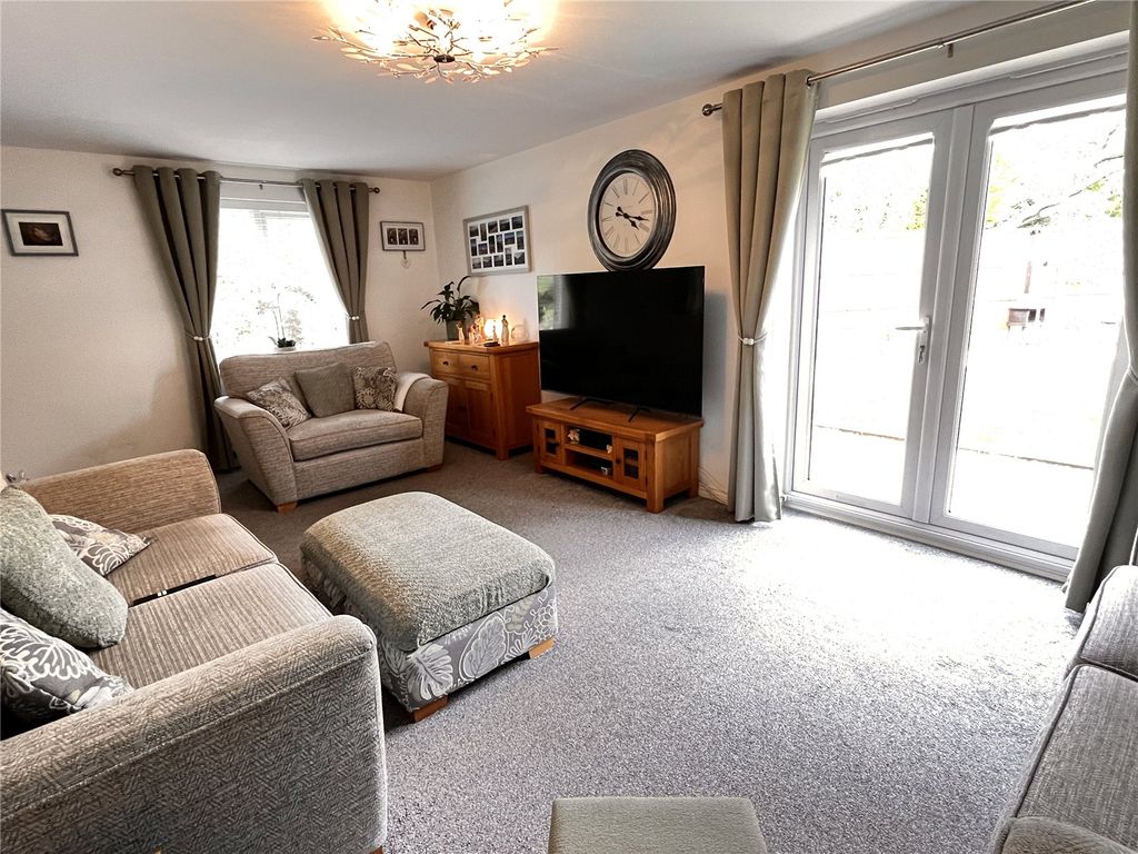 Property photo 2 of 23 Picture No. 11