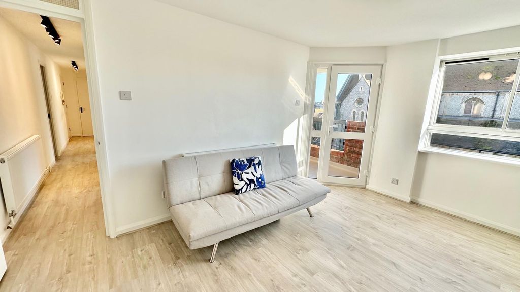 Property photo 3 of 20