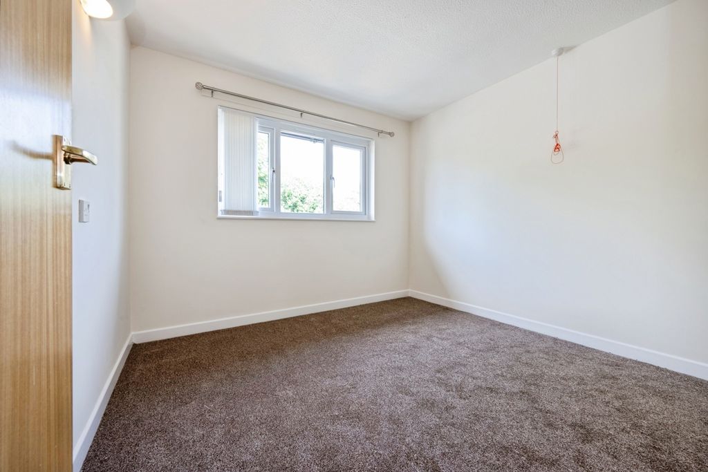 Property photo 3 of 10 Bedroom