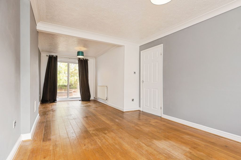 Property photo 3 of 12