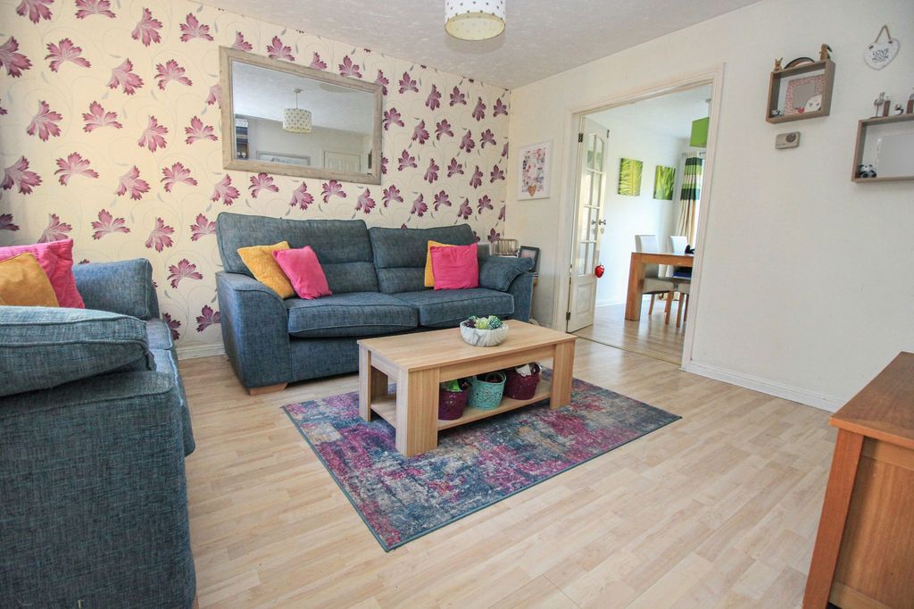 Property photo 2 of 18