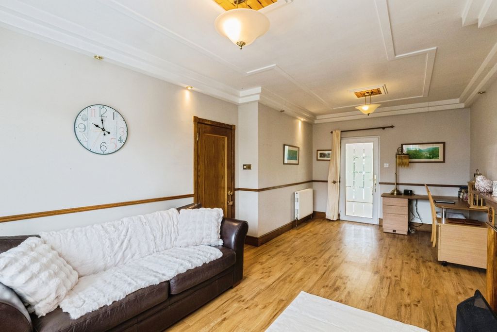 Property photo 2 of 19 Pbox-Img.Jpg