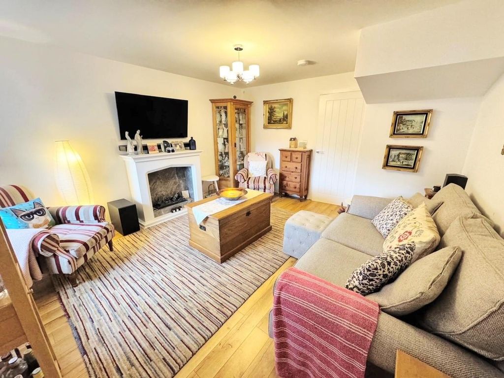 Property photo 2 of 17 Lounge