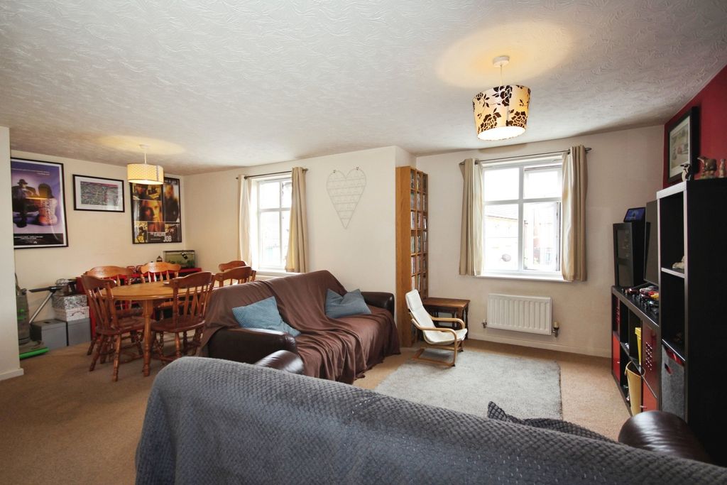 Property photo 2 of 16 Open Plan Living