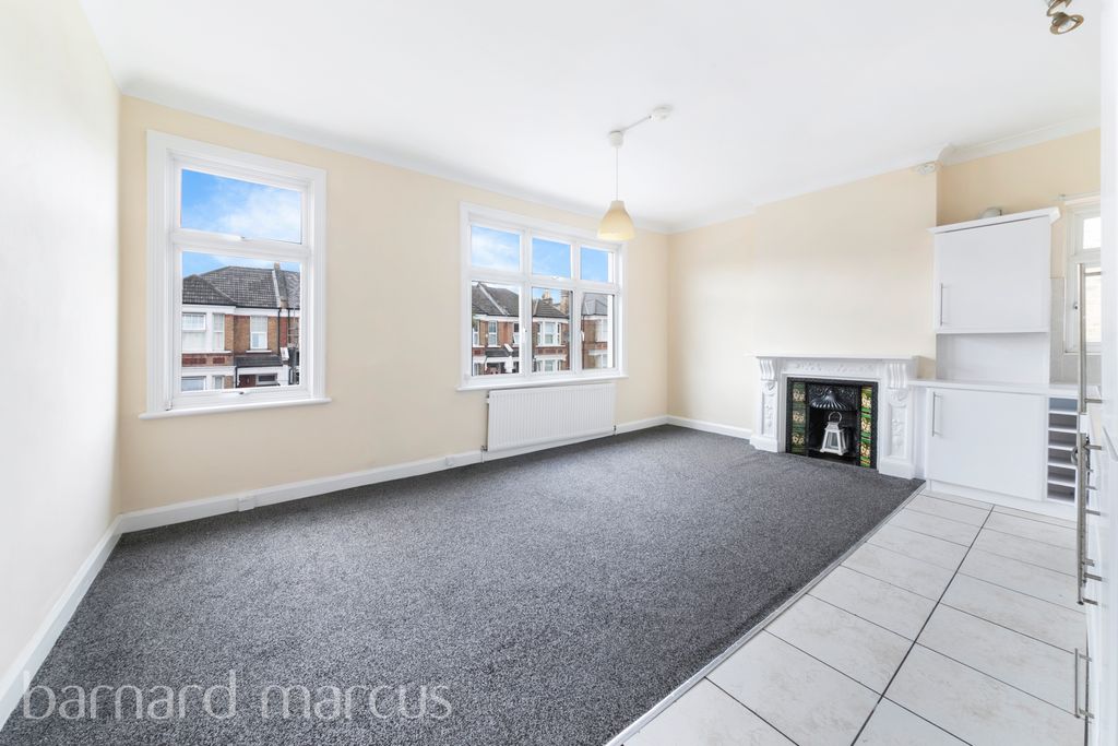 Property photo 1 of 7 Bedroom