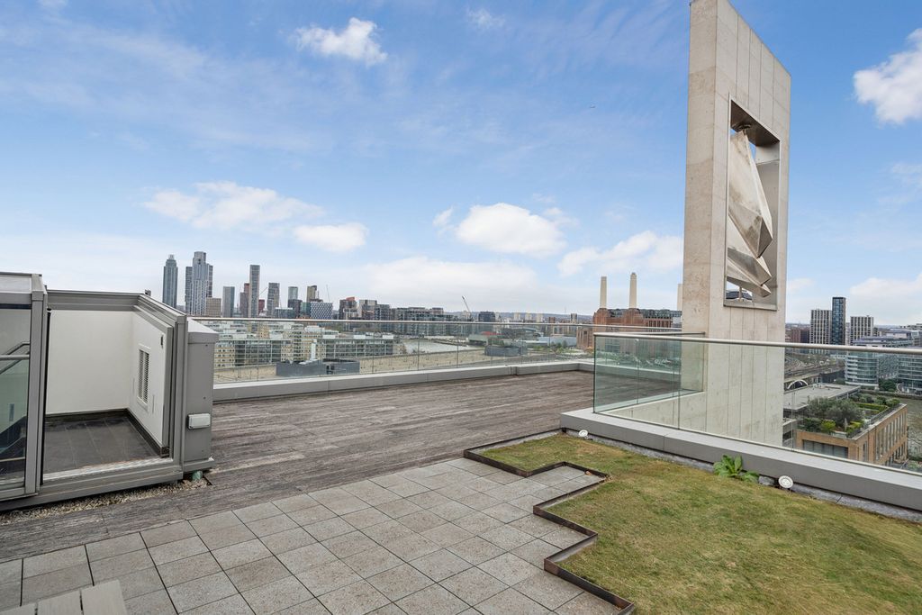 Property photo 2 of 37