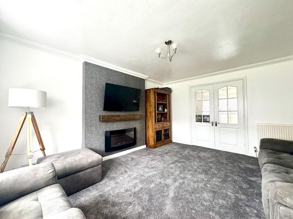 Property photo 2 of 16 Lounge