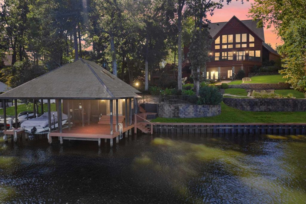 Property photo 1 of 31