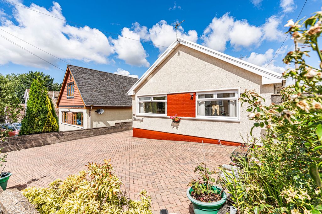 Property photo 2 of 36