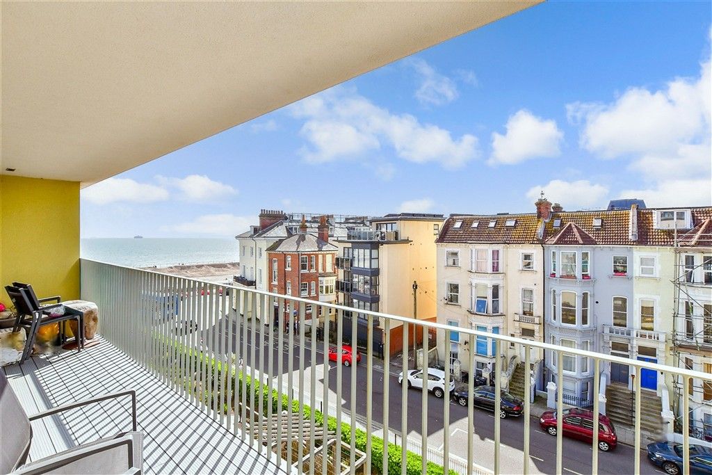 Property photo 3 of 12 Balcony / Terrace