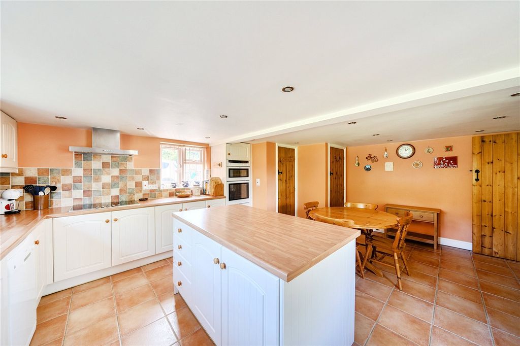 Property photo 2 of 21 Kitchen
