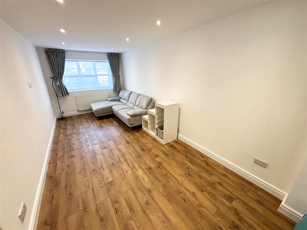 Property photo 2 of 25