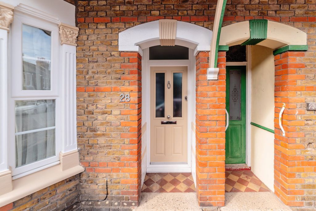 Property photo 2 of 32