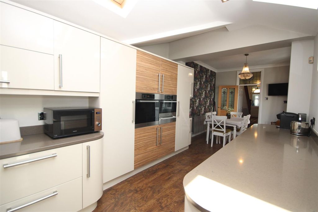 Property photo 3 of 25 Kitchen/Diner