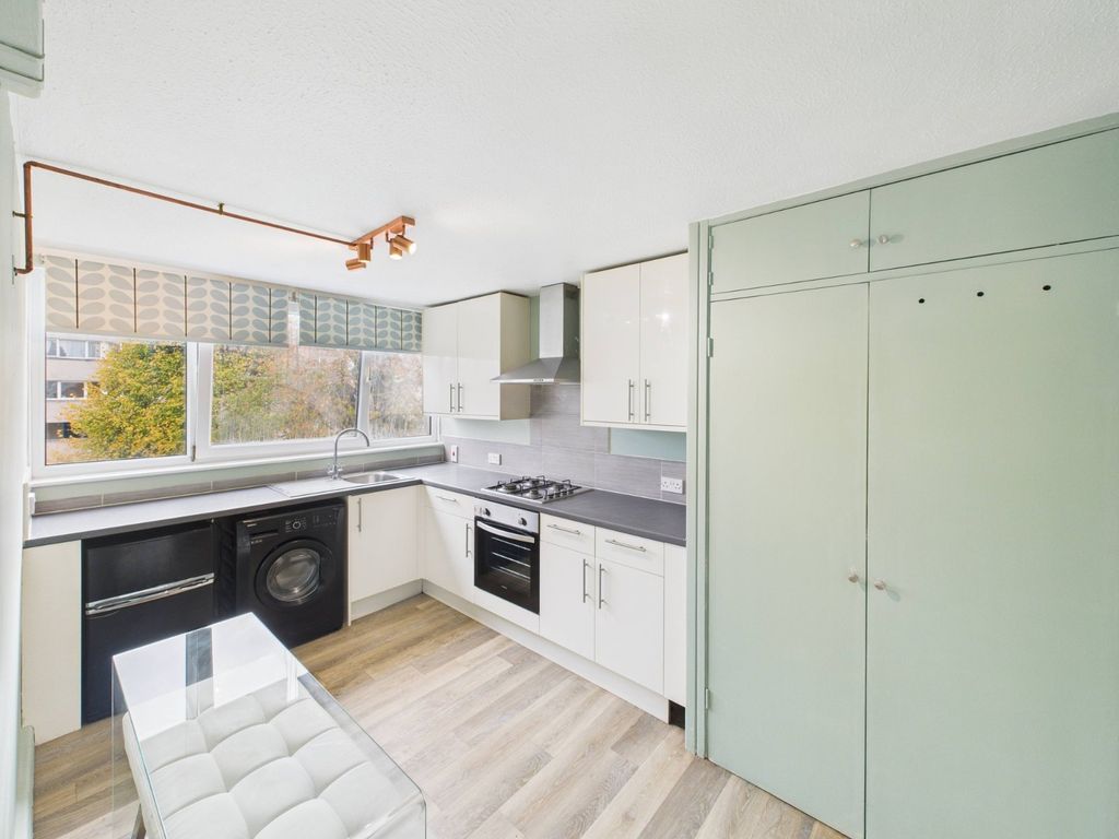 Property photo 2 of 11 Kitchen