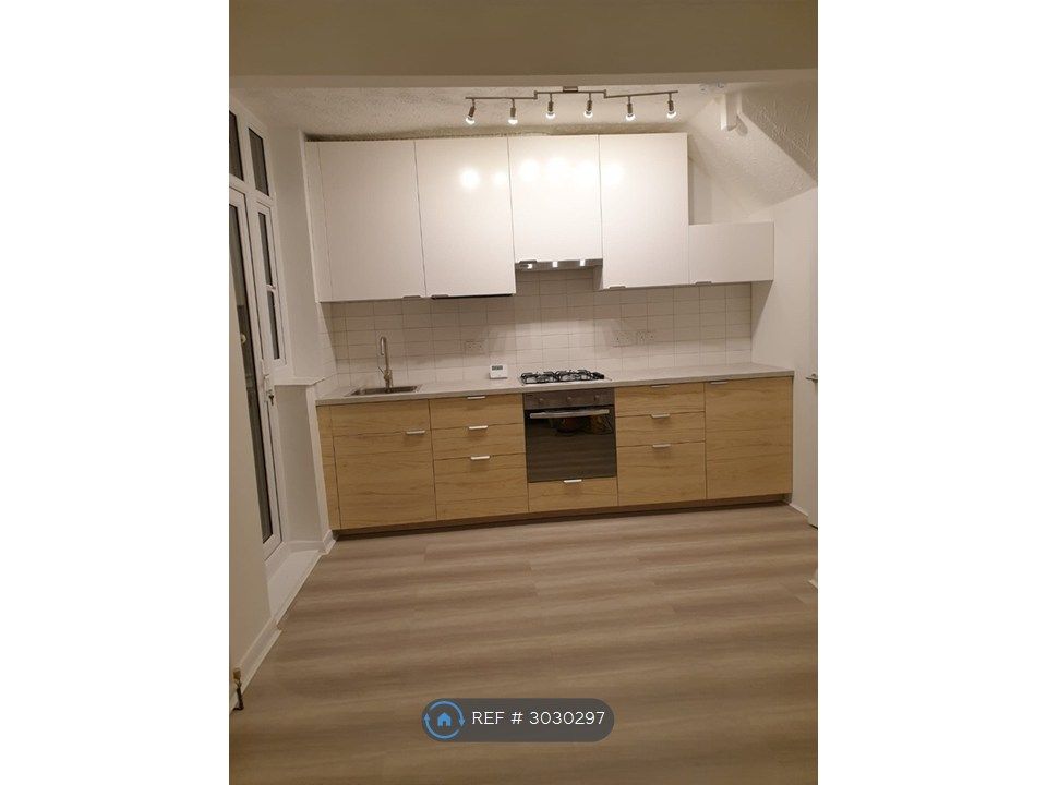 Property photo 2 of 9 Kitchen / Dining Room