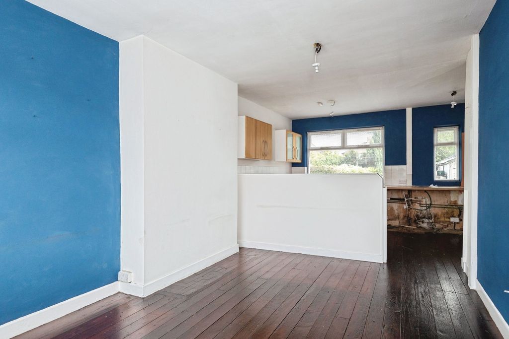 Property photo 3 of 17 Photo