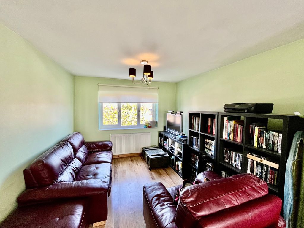 Property photo 2 of 7 Lounge