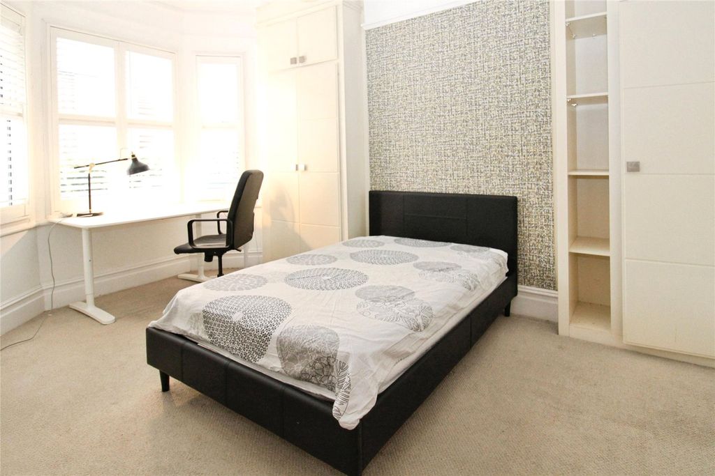 Property photo 3 of 10 Bedroom