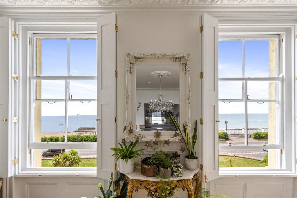 Property photo 2 of 14 Flat 4 16 Heene Terrace-004.Jpg