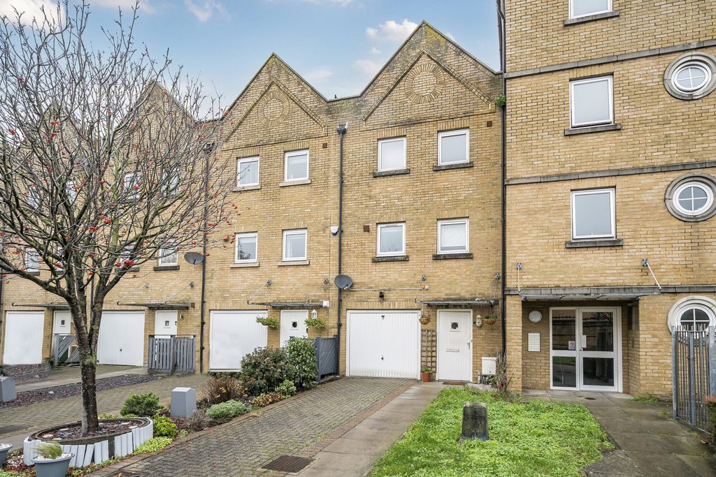 Property photo 1 of 22 External