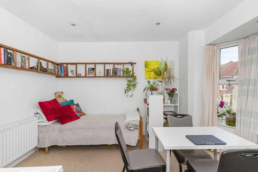 Property photo 2 of 10 Photo 4