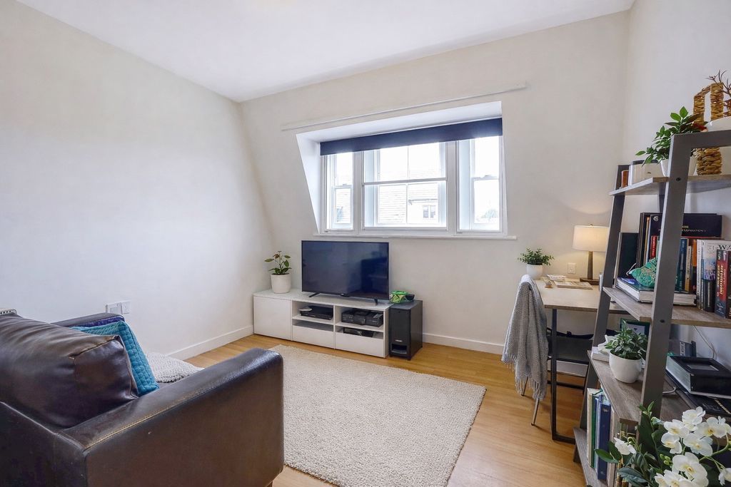 Property photo 3 of 7 Photo 4