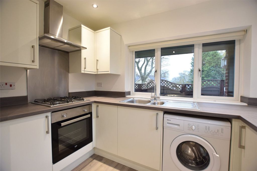 Property photo 3 of 10 Kitchen