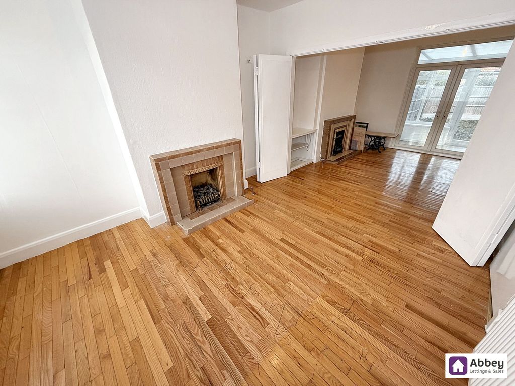 Property photo 3 of 14 Lounge/Diner