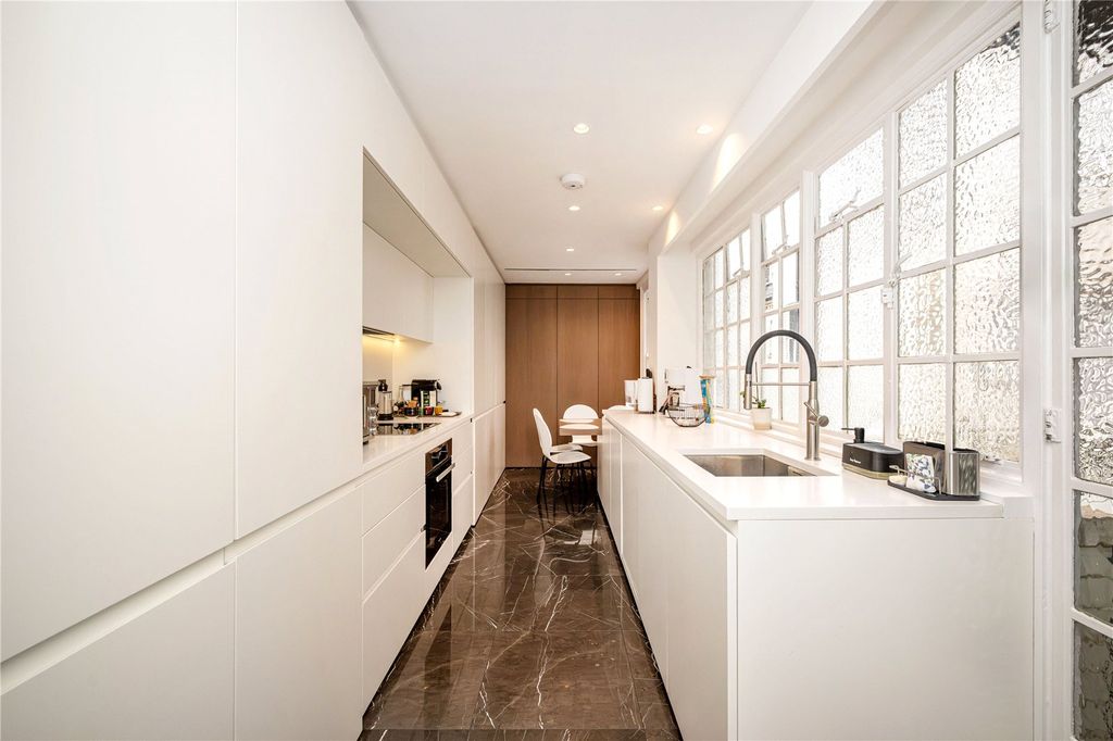 Property photo 3 of 12 Kitchen