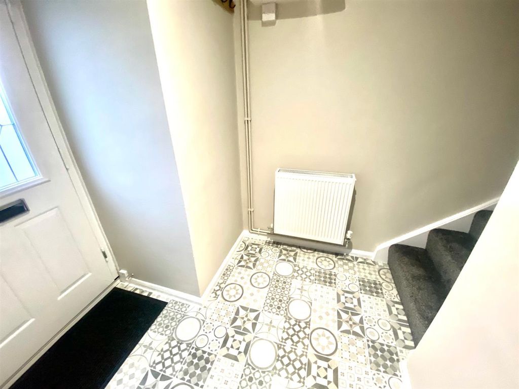 Property photo 2 of 15 Hallway.Jpg