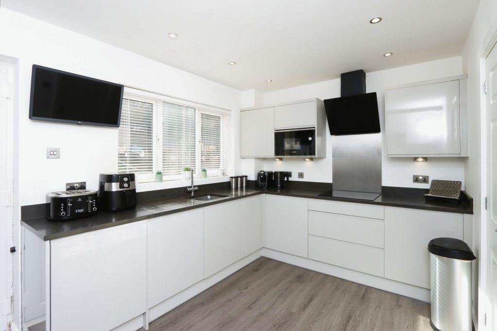 Property photo 2 of 17 Photography