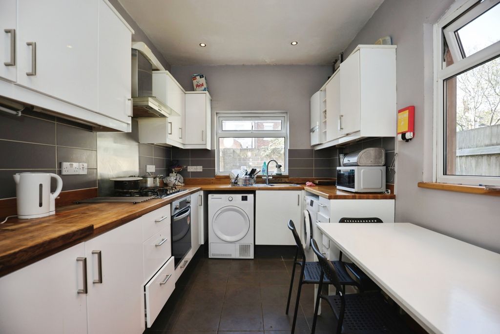 Property photo 2 of 17 Photo