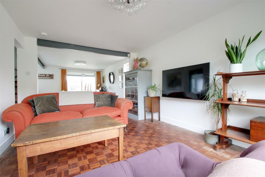 Property photo 3 of 18 H9-Ae4Bvweyl1Apilrc1Qw.Jpg
