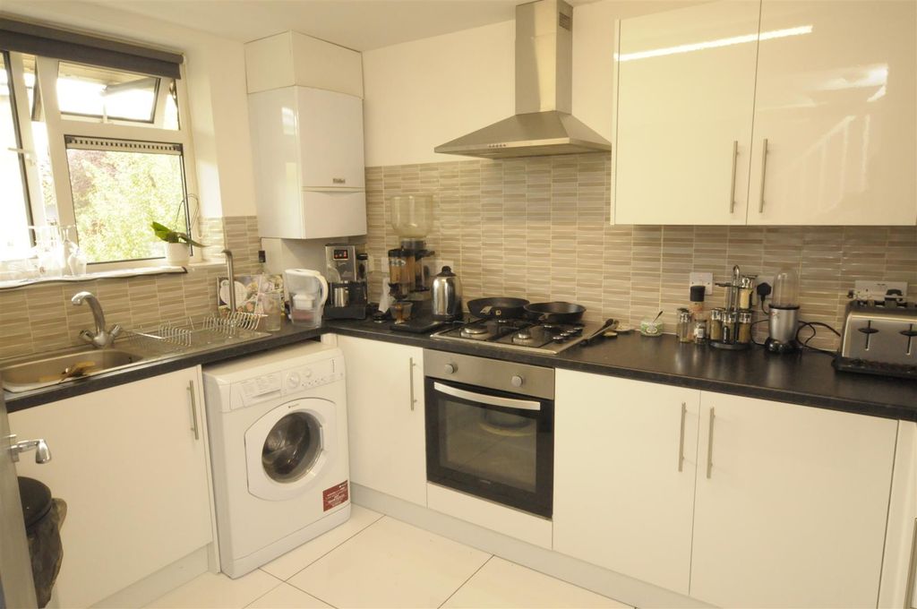 Property photo 3 of 8 Kitchen.Jpg