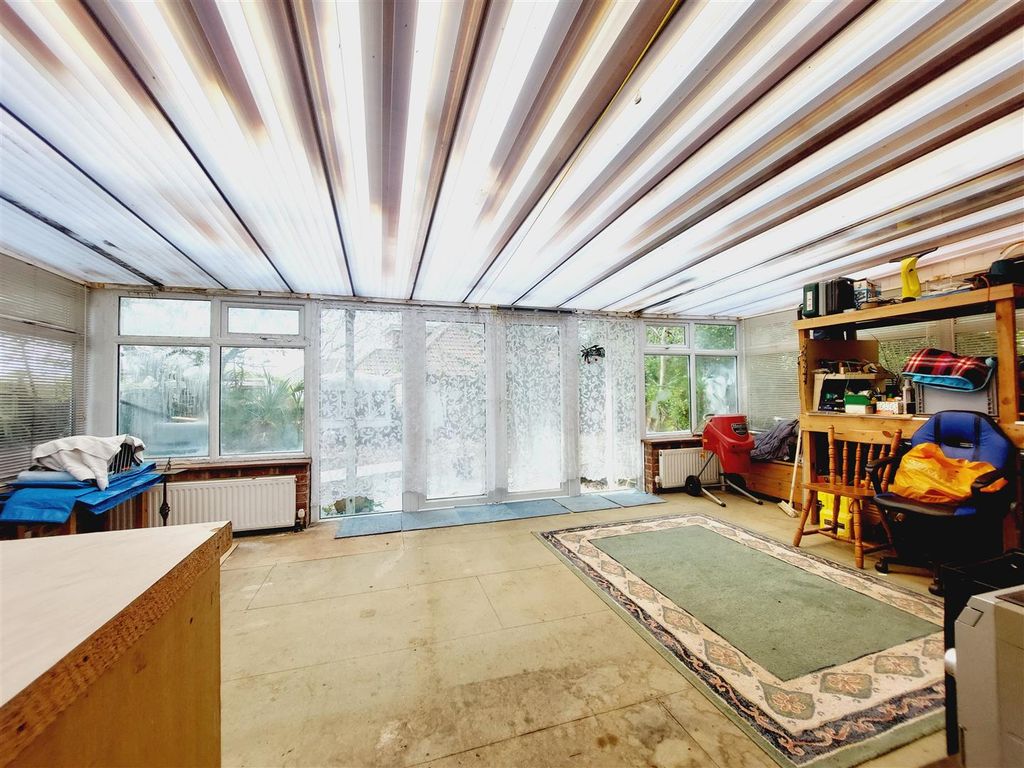 Property photo 3 of 11 Conservatory