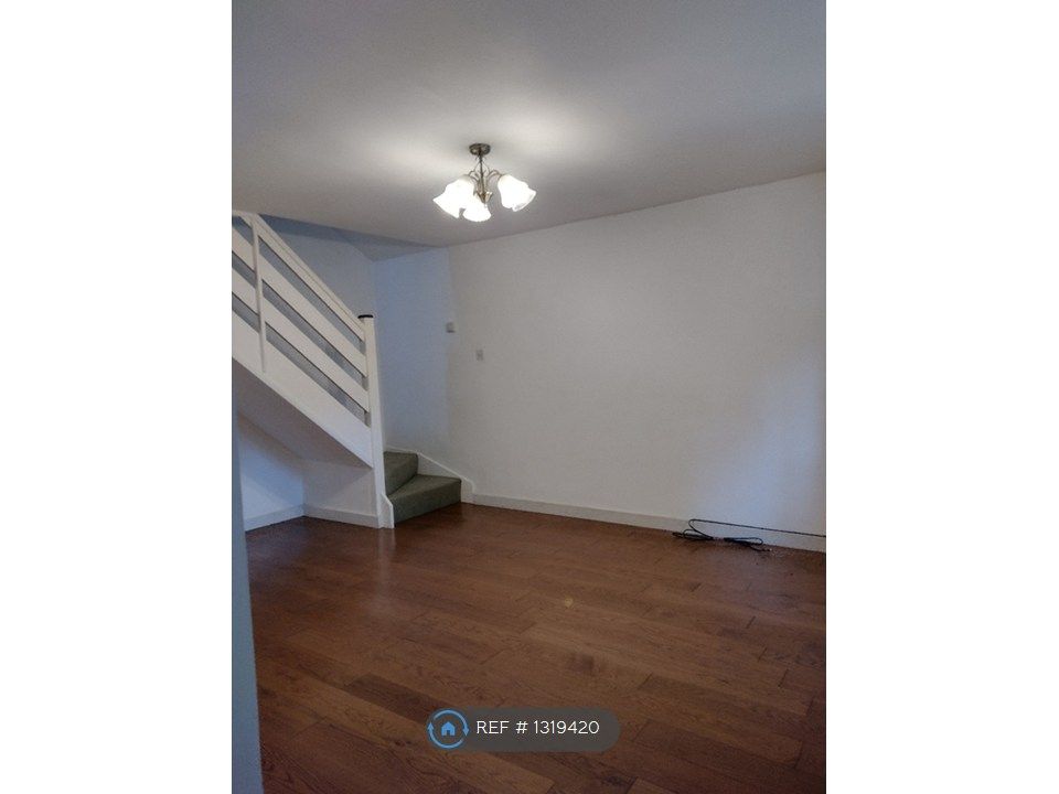 Property photo 3 of 12 Lounge 342cm x 474cm