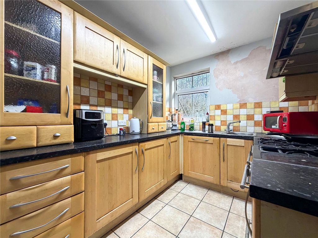 Property photo 3 of 19 Kitchen