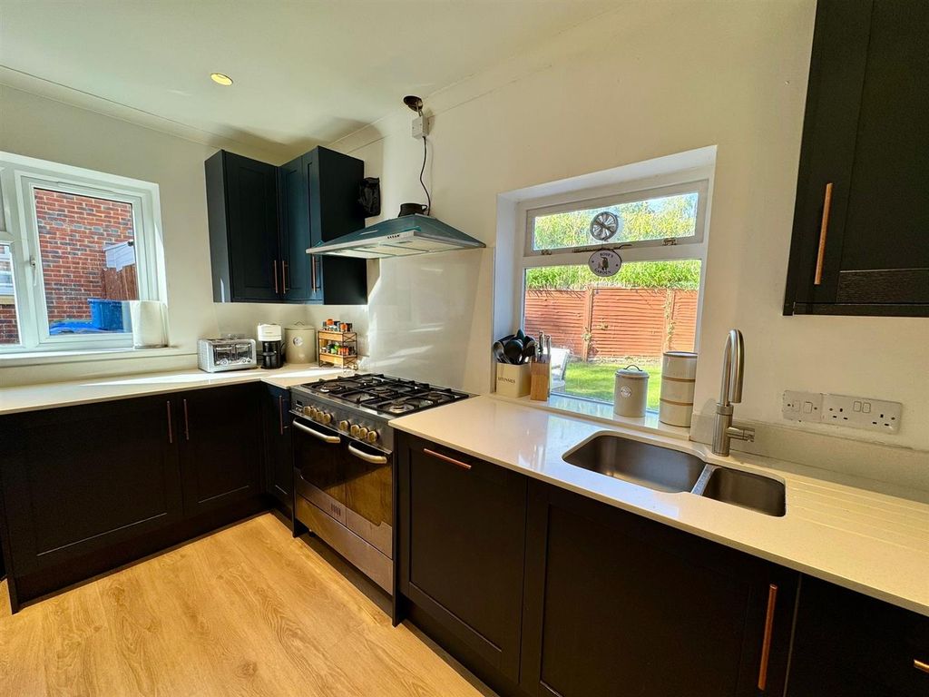 Property photo 3 of 20 Kitchen