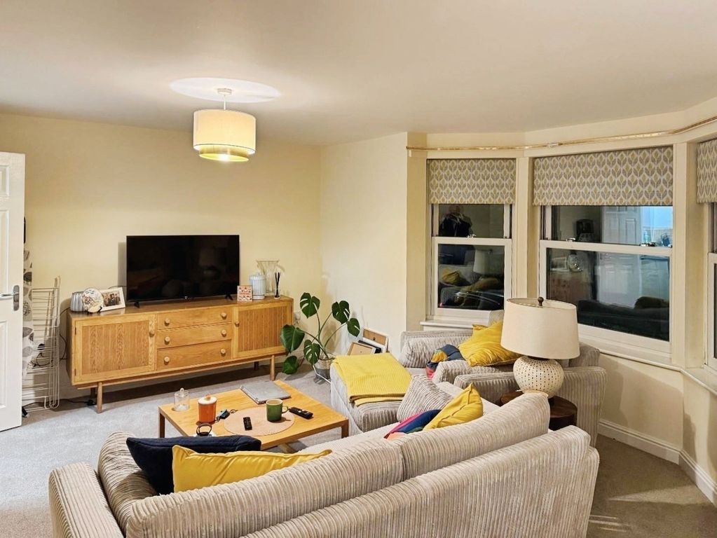 Property photo 2 of 9 Lounge