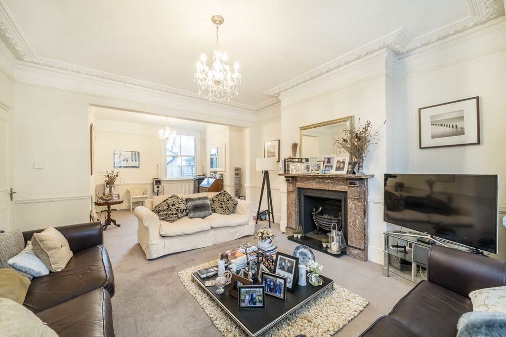 Property photo 3 of 8