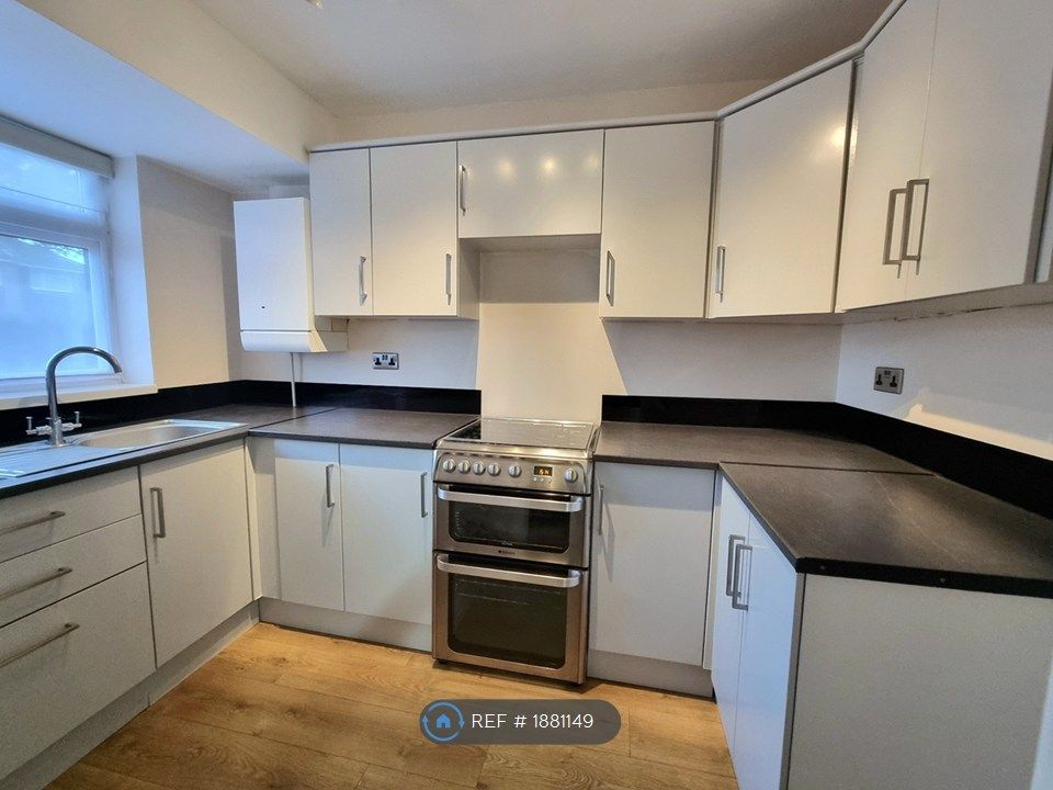 Property photo 3 of 12 Kitchen