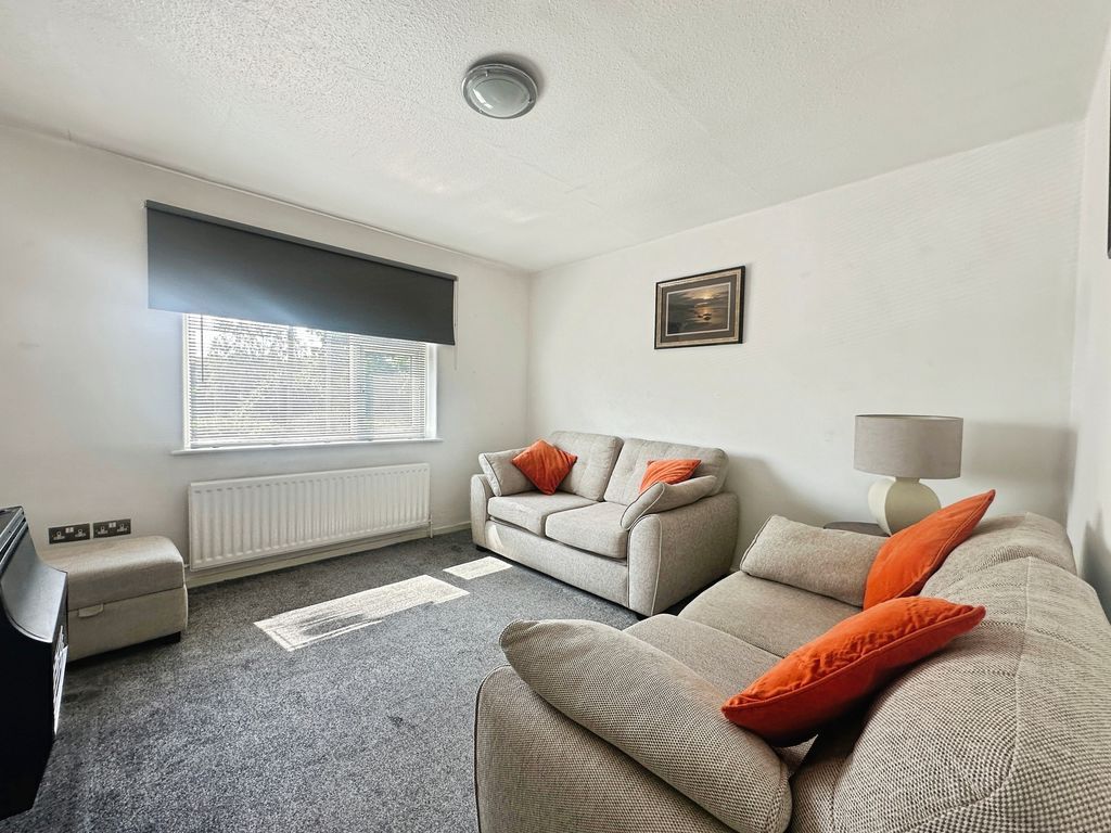 Property photo 2 of 7 Lounge