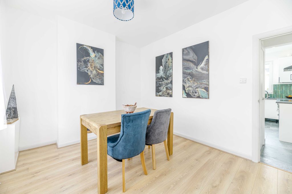 Property photo 3 of 22 04