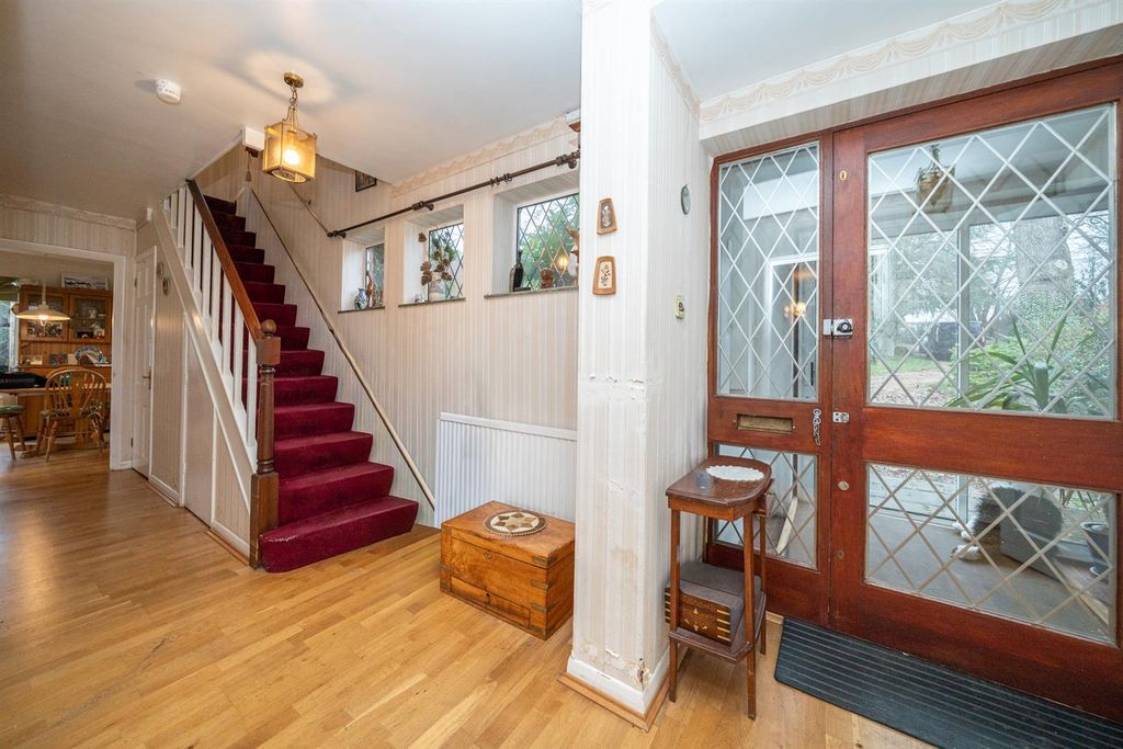 Property photo 3 of 33 Hall