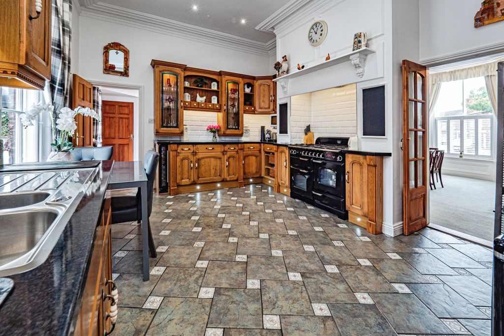 Property photo 3 of 51 Kitchen
