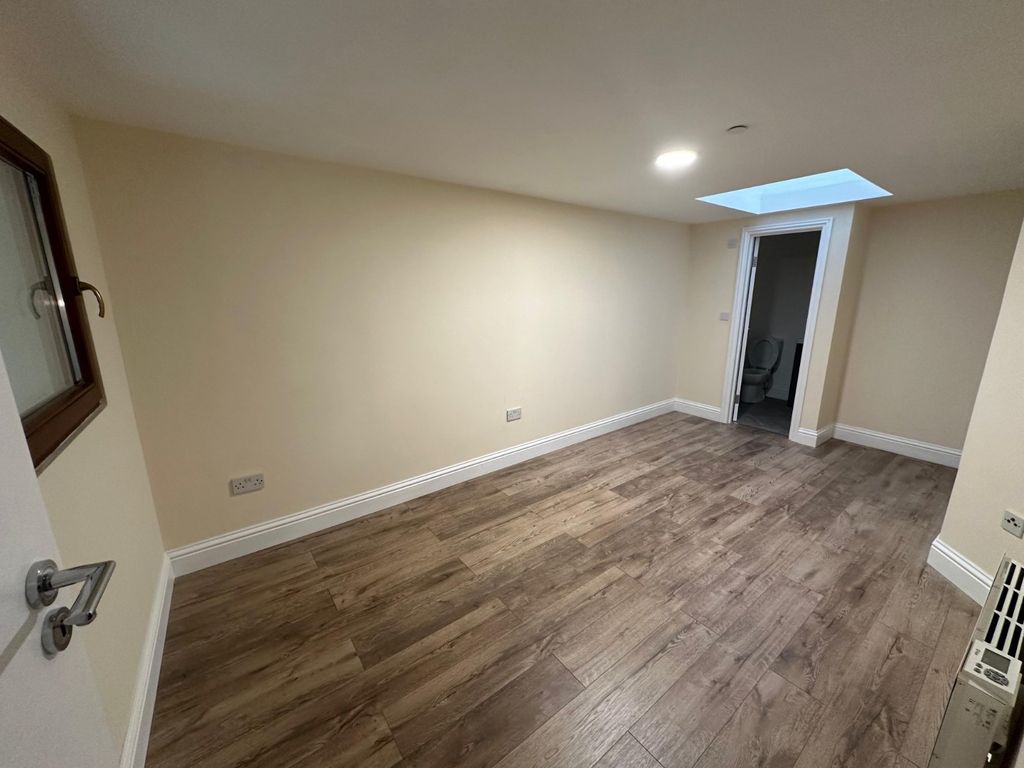 Property photo 3 of 7 Picture 3