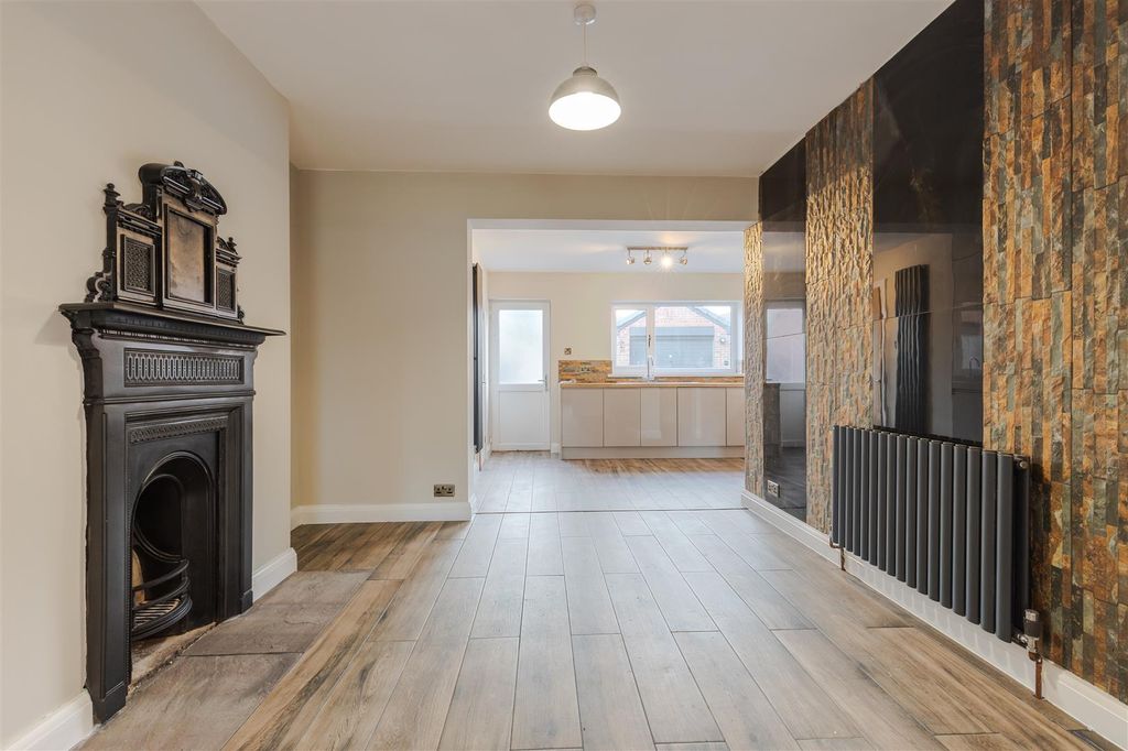 Property photo 3 of 17 Dining Room